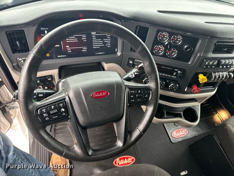 image for item DY3145 2025 Peterbilt 579 semi truck