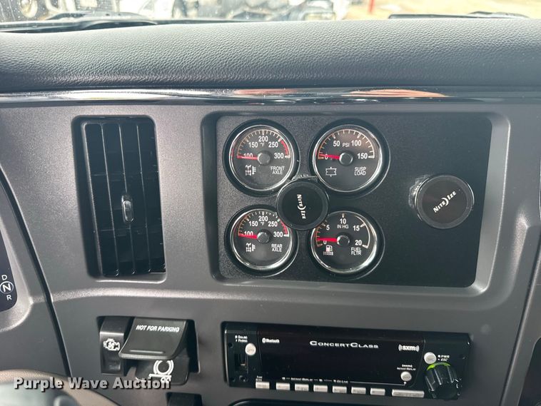 image for item DY3145 2025 Peterbilt 579 semi truck