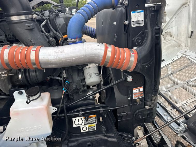image for item DY3145 2025 Peterbilt 579 semi truck