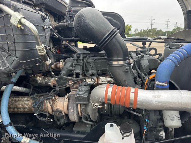 image for item DY3145 2025 Peterbilt 579 semi truck