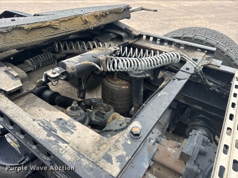 image for item DY3145 2025 Peterbilt 579 semi truck