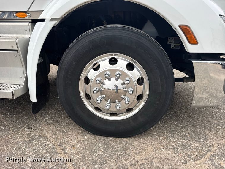 image for item DY3145 2025 Peterbilt 579 semi truck