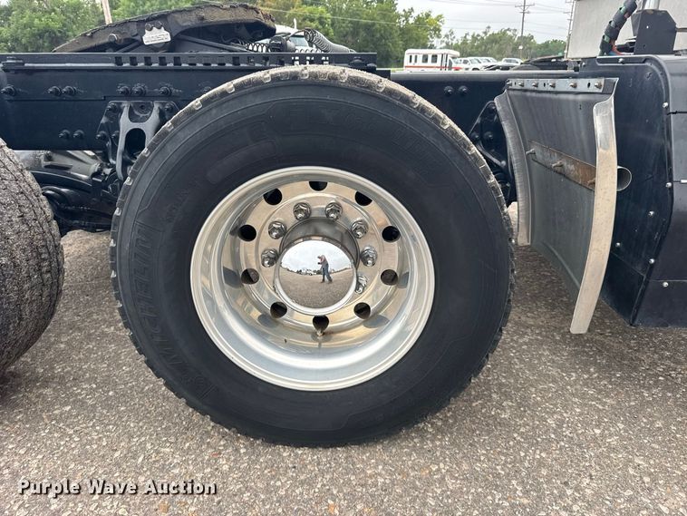 image for item DY3145 2025 Peterbilt 579 semi truck