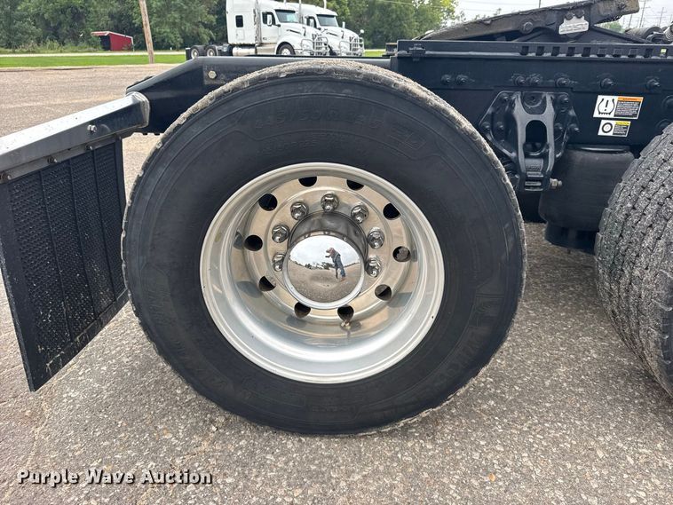 image for item DY3145 2025 Peterbilt 579 semi truck