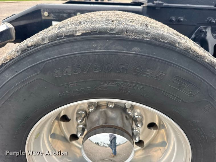 image for item DY3145 2025 Peterbilt 579 semi truck