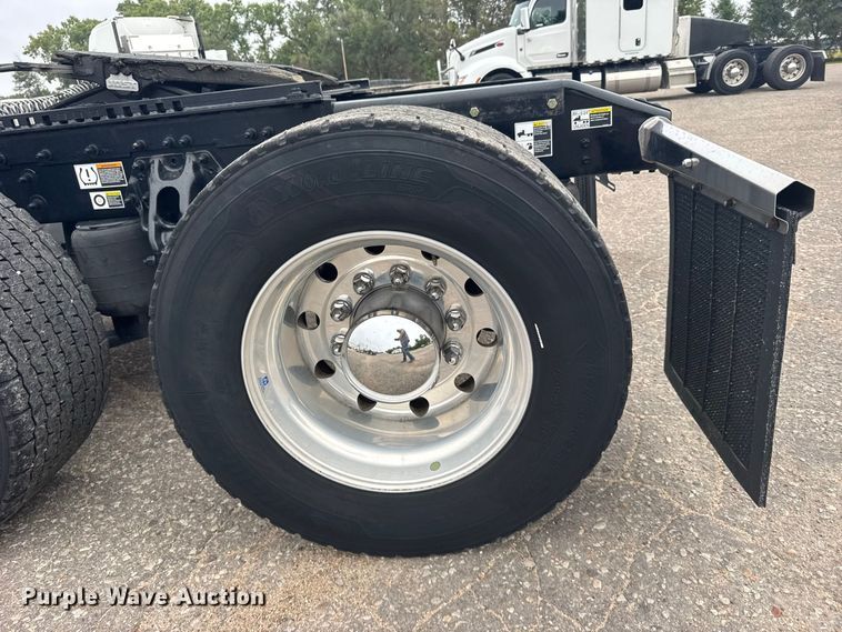 image for item DY3145 2025 Peterbilt 579 semi truck