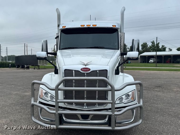 image for item DY3146 2025 Peterbilt 579 semi truck