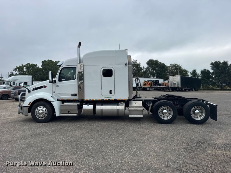 image for item DY3146 2025 Peterbilt 579 semi truck