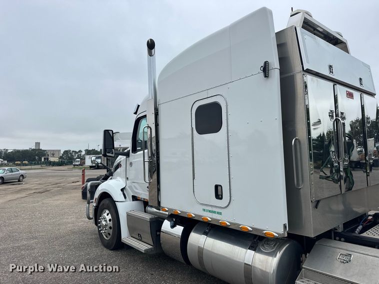 image for item DY3146 2025 Peterbilt 579 semi truck