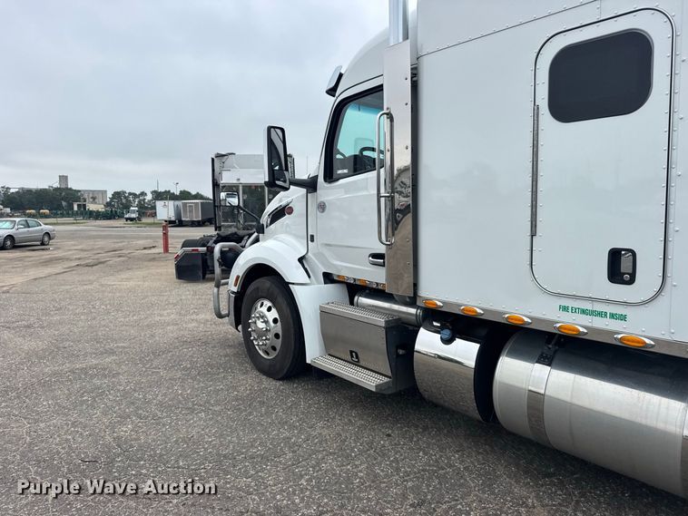 image for item DY3146 2025 Peterbilt 579 semi truck