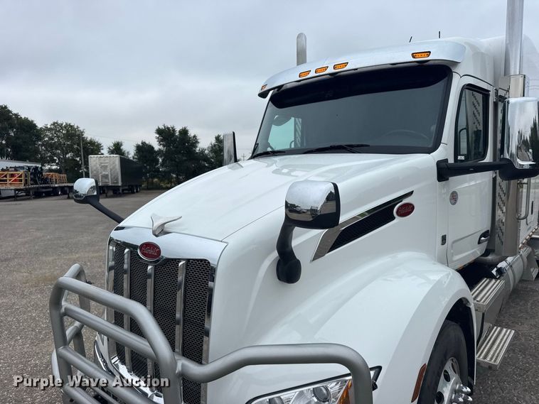 image for item DY3146 2025 Peterbilt 579 semi truck
