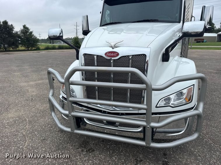 image for item DY3146 2025 Peterbilt 579 semi truck