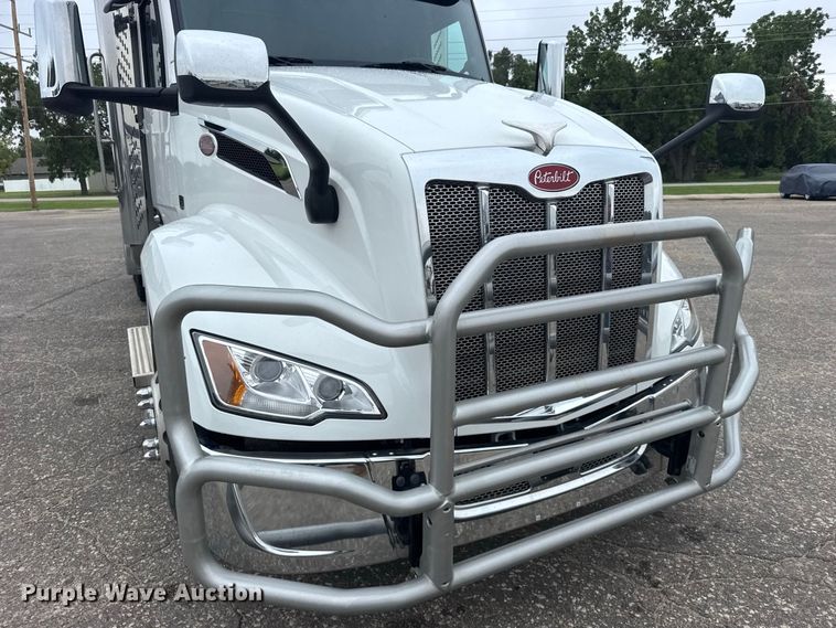 image for item DY3146 2025 Peterbilt 579 semi truck