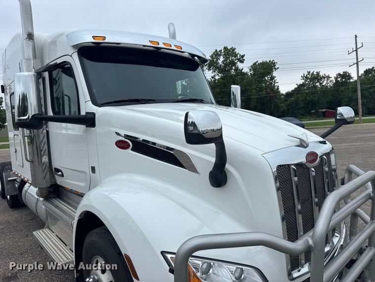 image for item DY3146 2025 Peterbilt 579 semi truck