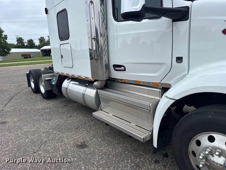 image for item DY3146 2025 Peterbilt 579 semi truck