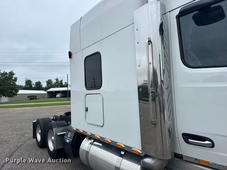 image for item DY3146 2025 Peterbilt 579 semi truck