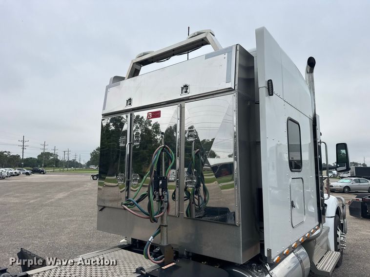 image for item DY3146 2025 Peterbilt 579 semi truck