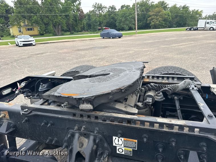 image for item DY3146 2025 Peterbilt 579 semi truck