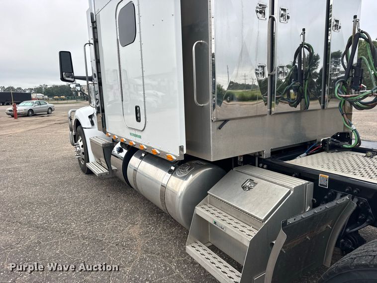 image for item DY3146 2025 Peterbilt 579 semi truck