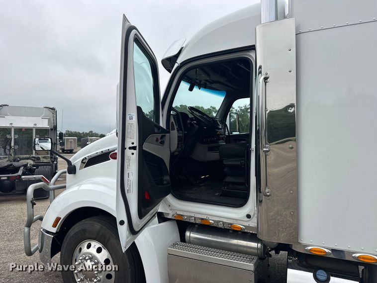 image for item DY3146 2025 Peterbilt 579 semi truck