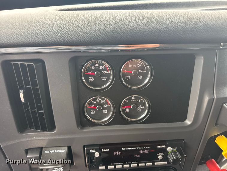 image for item DY3146 2025 Peterbilt 579 semi truck