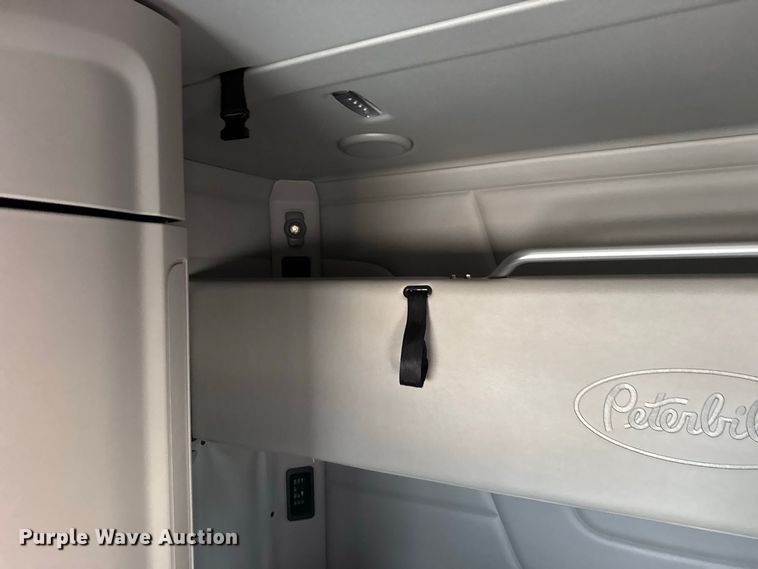 image for item DY3146 2025 Peterbilt 579 semi truck