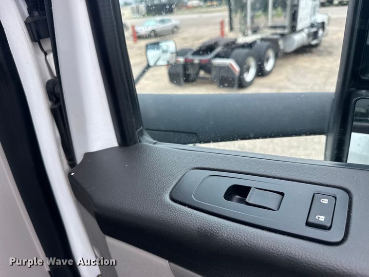 image for item DY3146 2025 Peterbilt 579 semi truck