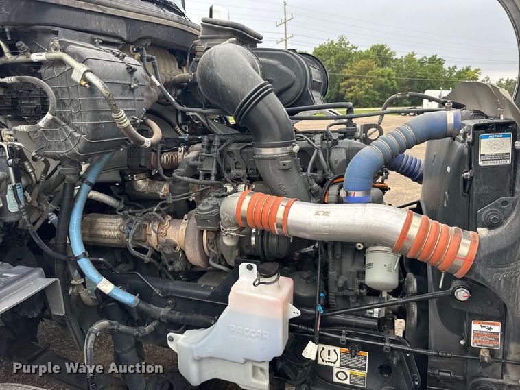 image for item DY3146 2025 Peterbilt 579 semi truck