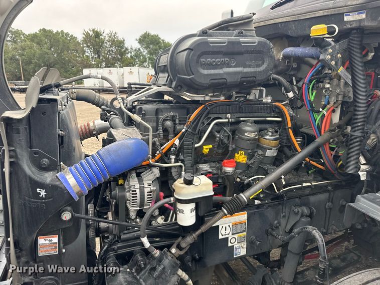 image for item DY3146 2025 Peterbilt 579 semi truck