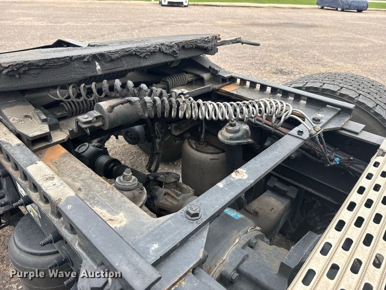 image for item DY3146 2025 Peterbilt 579 semi truck
