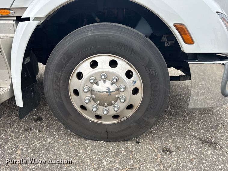 image for item DY3146 2025 Peterbilt 579 semi truck