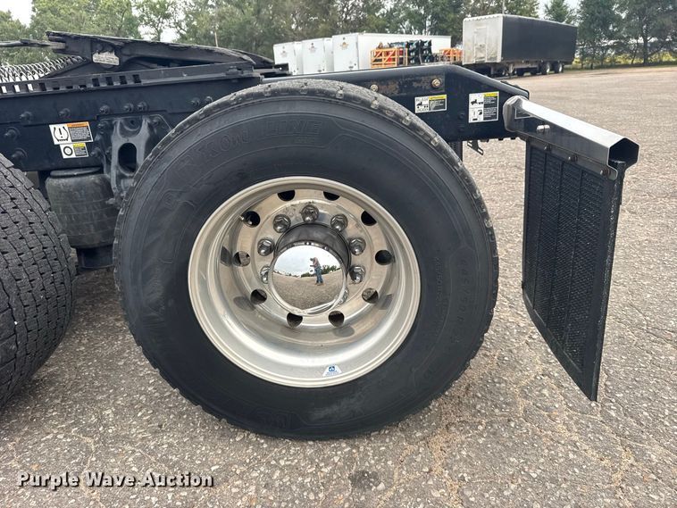 image for item DY3146 2025 Peterbilt 579 semi truck