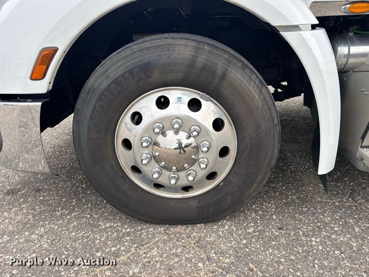 image for item DY3146 2025 Peterbilt 579 semi truck