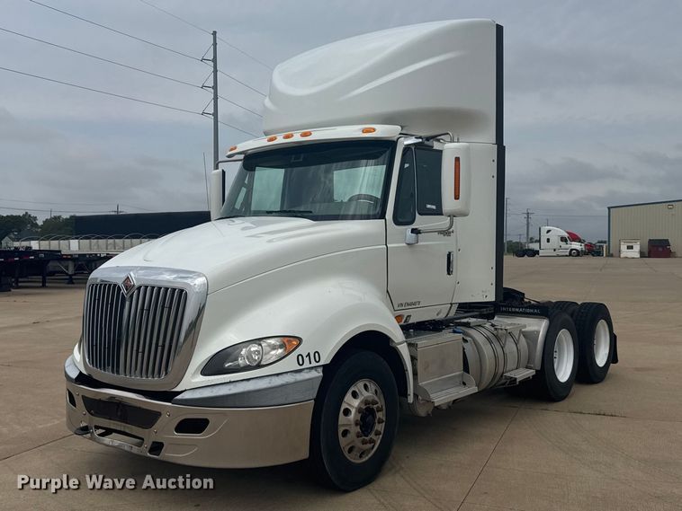 2014 International Prostar 122 semi truck