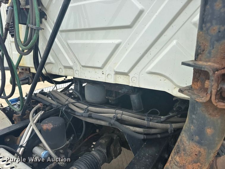image for item DY3148 2014 International Prostar 122 semi truck
