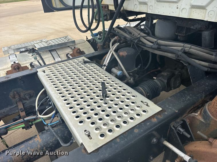 image for item DY3148 2014 International Prostar 122 semi truck