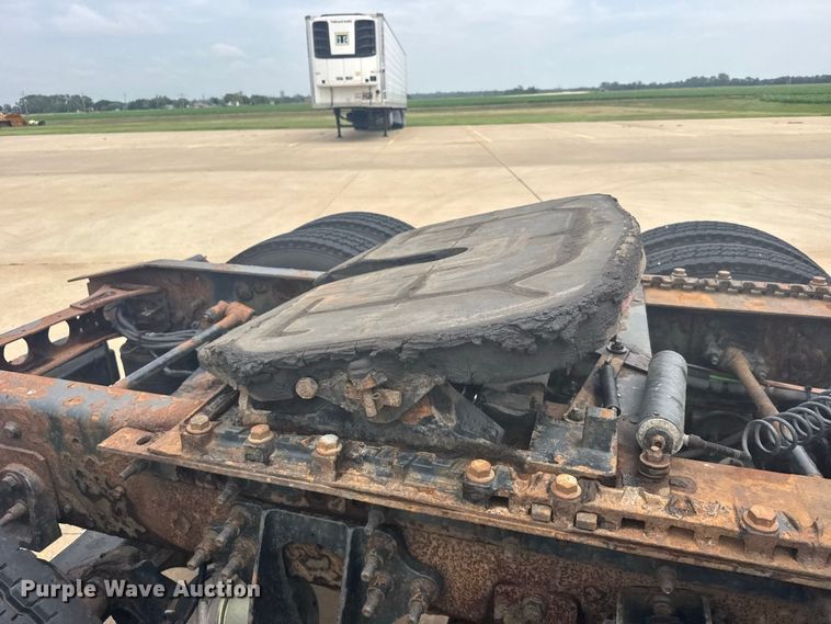 image for item DY3148 2014 International Prostar 122 semi truck