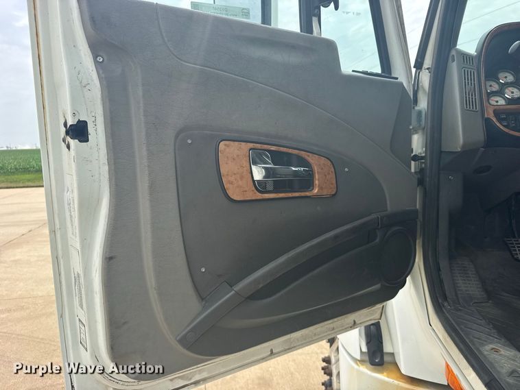 image for item DY3148 2014 International Prostar 122 semi truck