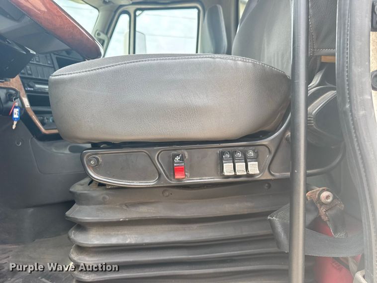 image for item DY3148 2014 International Prostar 122 semi truck