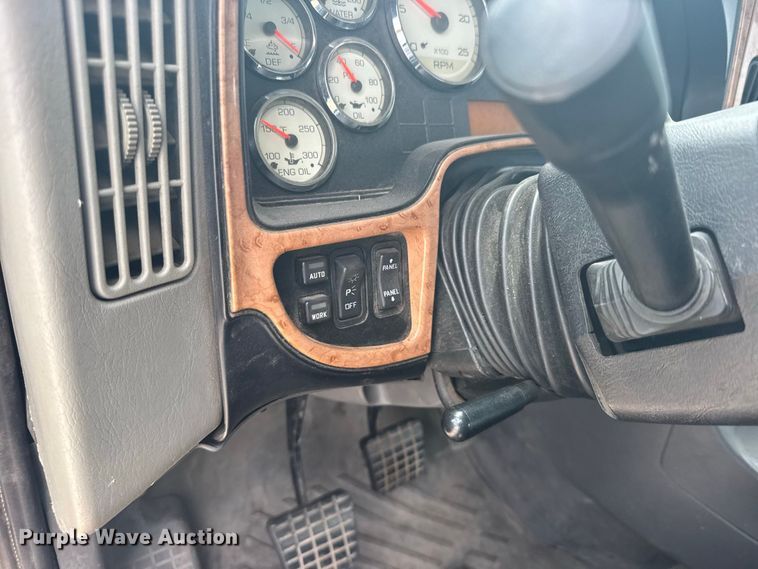 image for item DY3148 2014 International Prostar 122 semi truck