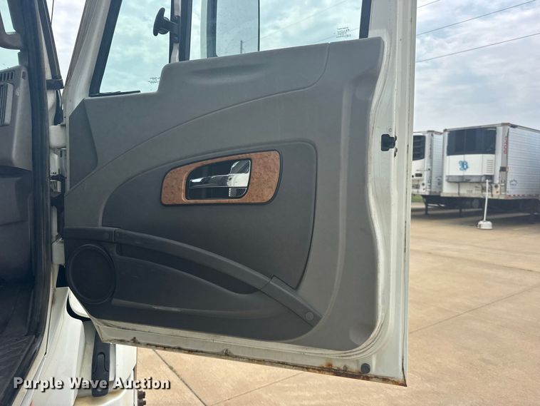 image for item DY3148 2014 International Prostar 122 semi truck