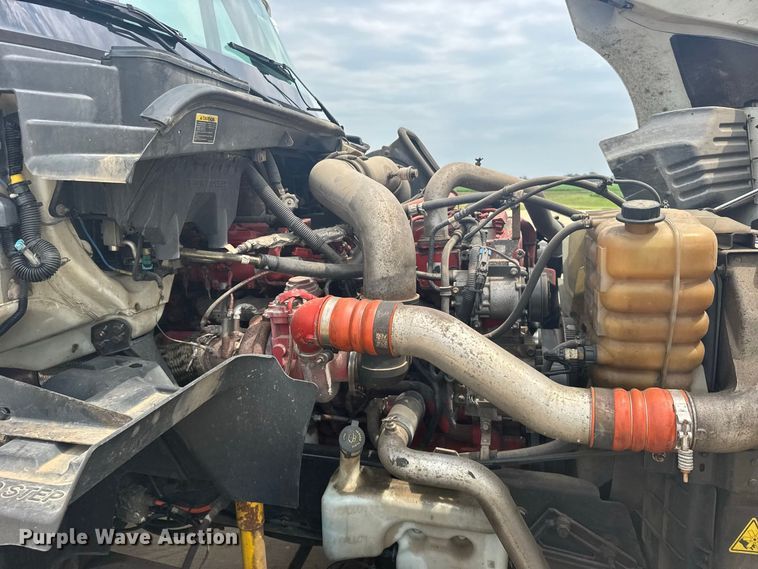 image for item DY3148 2014 International Prostar 122 semi truck
