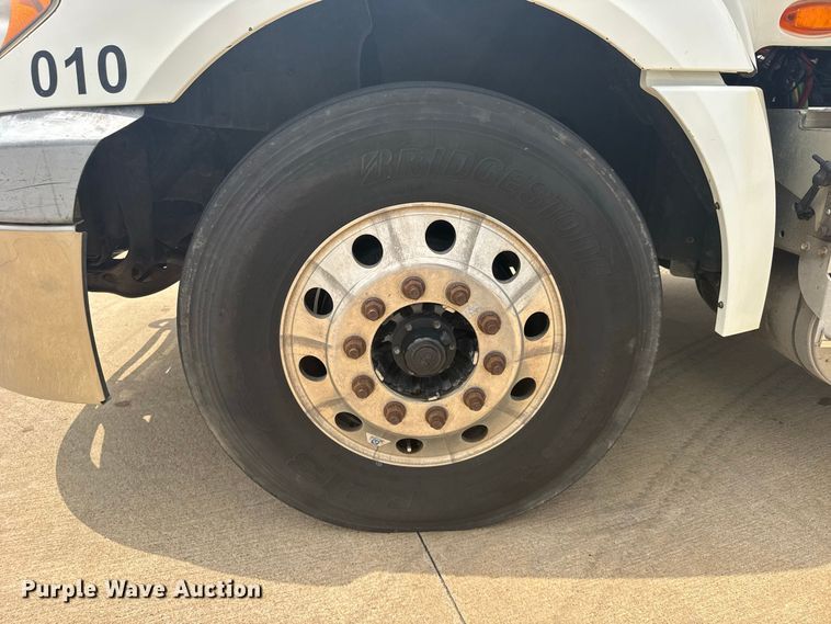 image for item DY3148 2014 International Prostar 122 semi truck