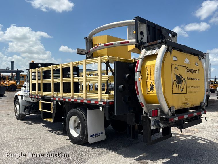 image for item EA7317 2013 International 4300 flatbed truck with crash attenuator  
