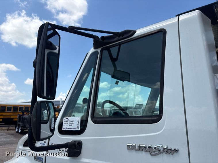 image for item EA7317 2013 International 4300 flatbed truck with crash attenuator  