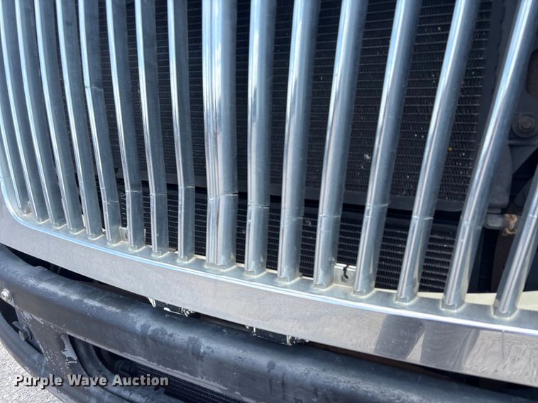image for item EA7317 2013 International 4300 flatbed truck with crash attenuator  
