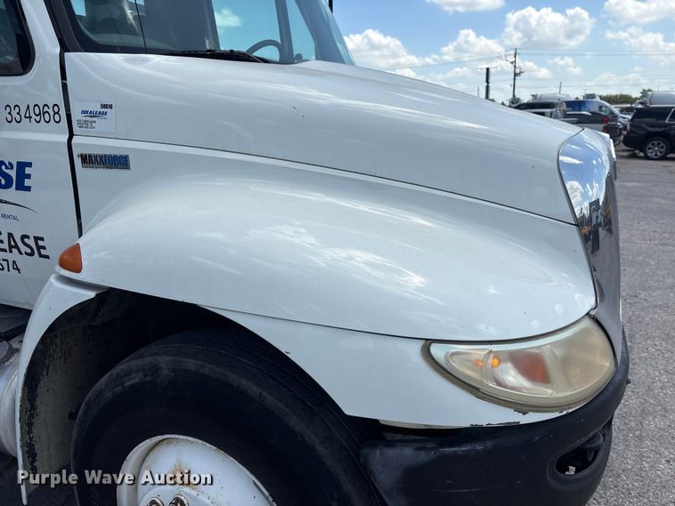 image for item EA7317 2013 International 4300 flatbed truck with crash attenuator  
