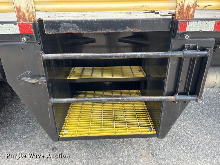 image for item EA7317 2013 International 4300 flatbed truck with crash attenuator  