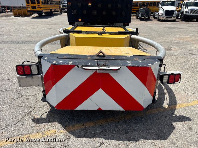 image for item EA7317 2013 International 4300 flatbed truck with crash attenuator  