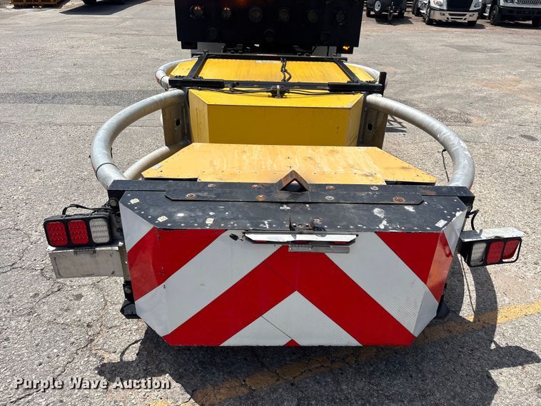 image for item EA7317 2013 International 4300 flatbed truck with crash attenuator  